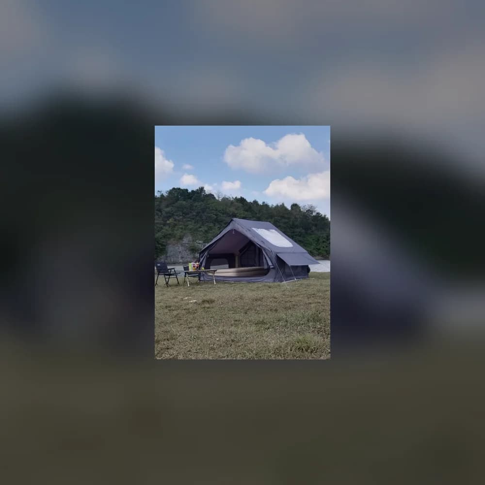 Dark inflatable tent format