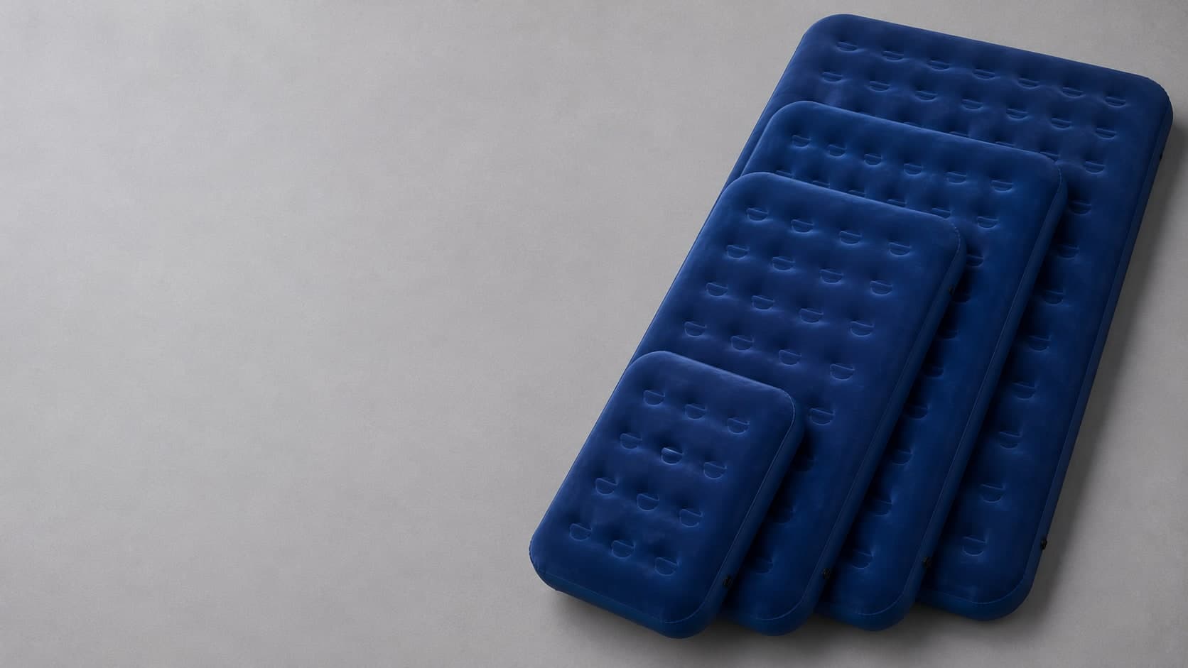 Wholesale inflatable air beds and flocked travel mattresses in a range of sizes